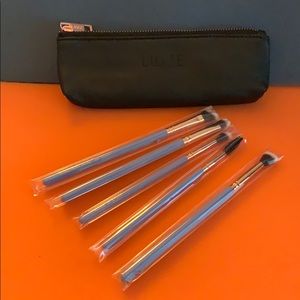 Luxor Brushes with case